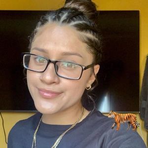 Meet your Posher, Iris